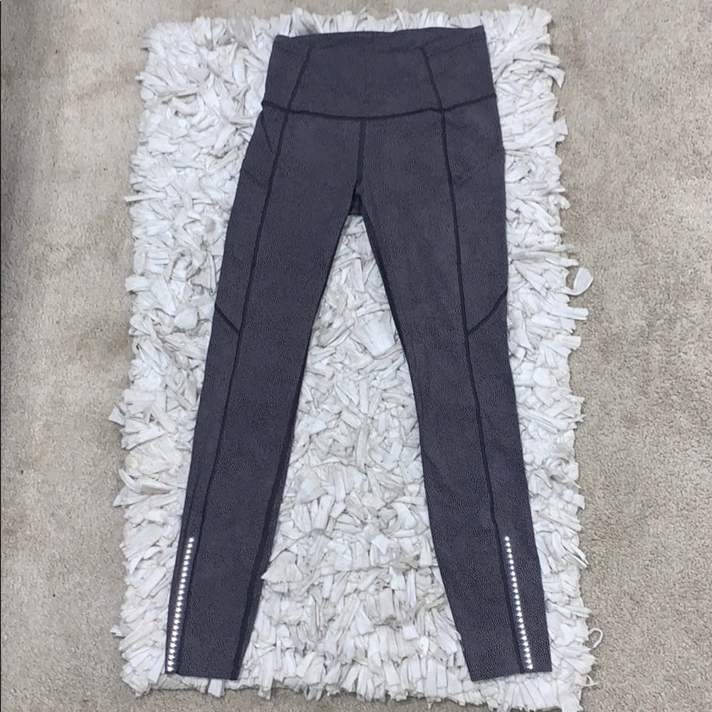 Lululemon Size 4 Naked Leggings with Pockets